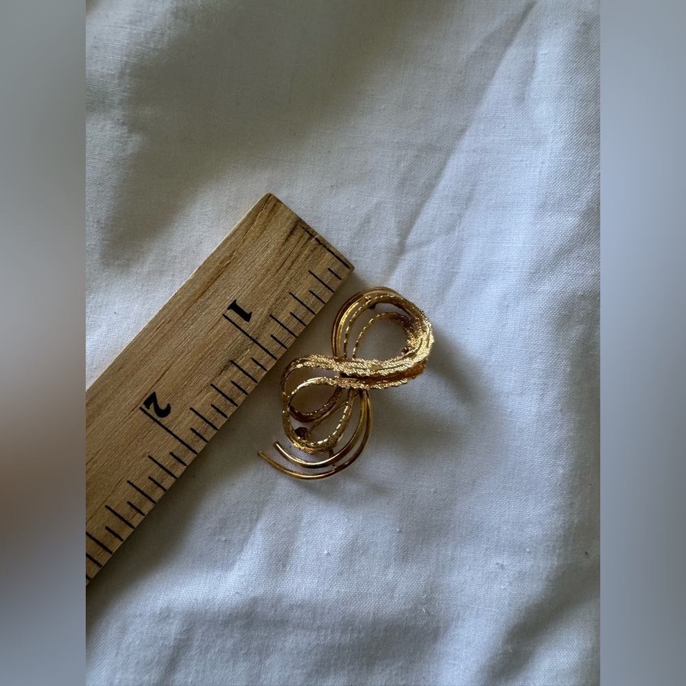 Gold Infinity Brooch - Picture 5 of 6